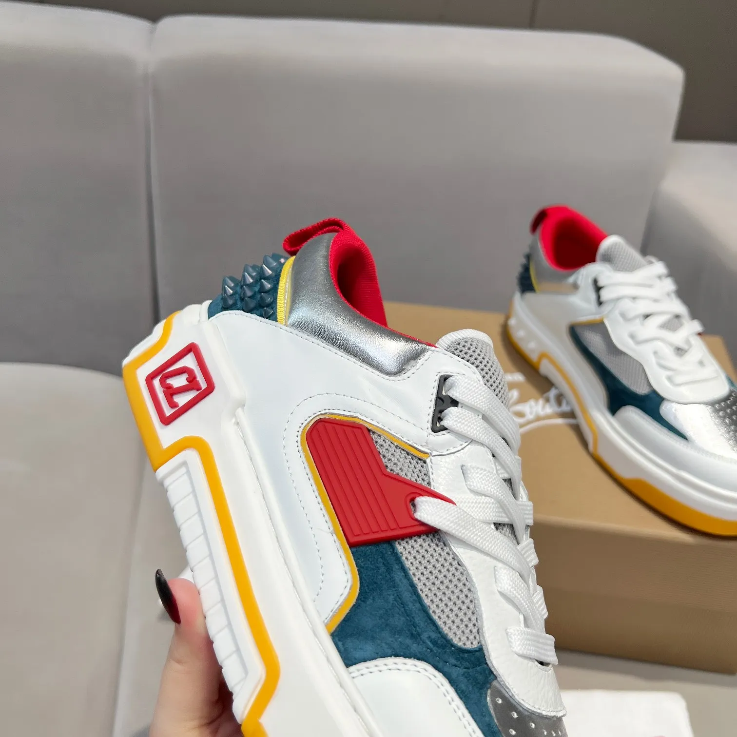 Men's shoes 💰700 🌹🌹🌹̋ Wang Junkai Yang Mi Xu Kai Zhang Jingyi Ding Chengxin Chen Muchi Wang Ziyi Same style Christian Louboutin 2024 [New product] ASTROLOUBI unisex thick-soled sports shoes red-soled shoes perfectly integrate fashion and sports, The fabrics are made of luxurious calfskin, soft suede, smooth satin and laminated leather, and the back is decorated with classic rivets. The interior is blended with a knitted tongue for added durability, breathability and quick-drying comfort. The outsole is made of a combination of EVA foam and imported rubber, and the colorful CL iconic letters on the side of the outsole show the brand's unique style. It is a ceiling-level comfortable skate shoe! ! ! Available in multiple colors, women's sizes 35--40, men's sizes 39--45
